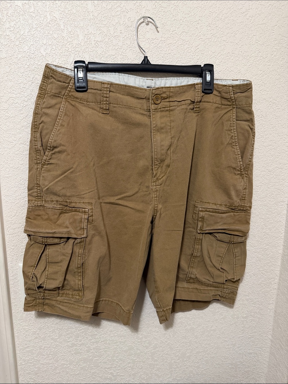 Old Navy Men's Cargo Shorts in Khaki Brown